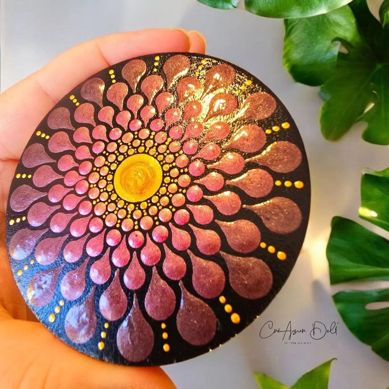 Miroir de poche mandala en pointillisme prune et doré, miroir rond en bois