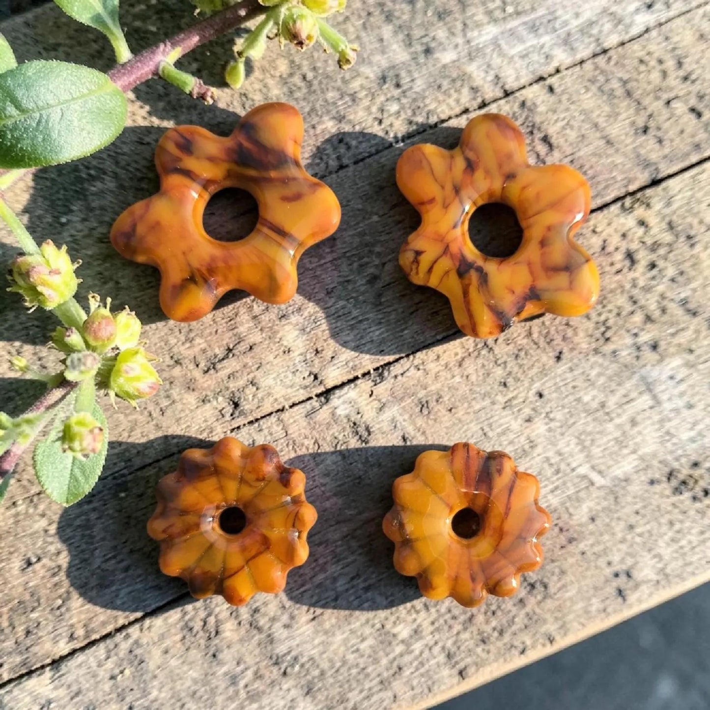 Pampilles florales marbrées orange en pâte polymère  - fait main