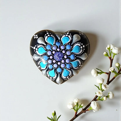 Petit coeur mandala en pointillisme violet pailleté, bleu et blanc nacré