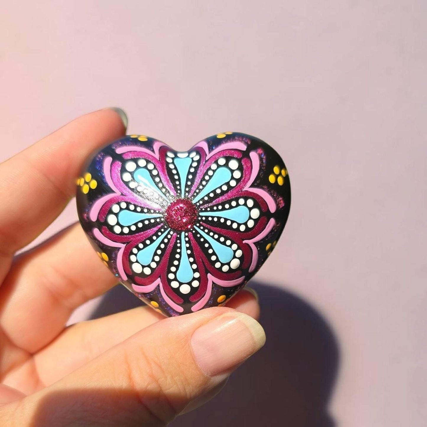 Petit coeur mandala bleu/fuchsia/orange en plâtre résine