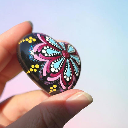 Petit coeur mandala bleu/fuchsia/orange en plâtre résine