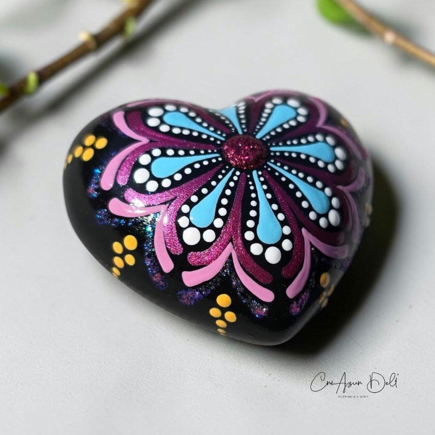 Petit coeur mandala bleu/fuchsia/orange en plâtre résine