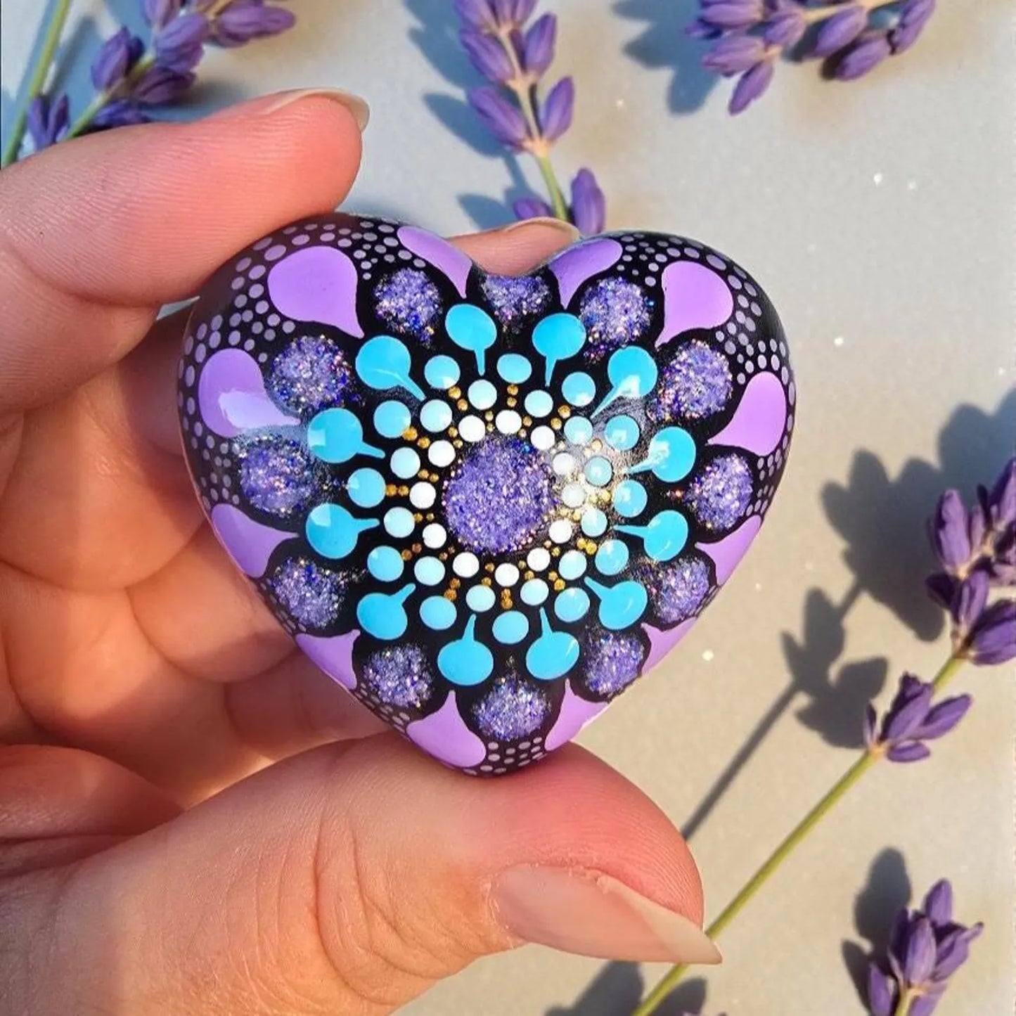 Petit Cœur Mandala Pointillisme Bleu Mauve Violet – Pierre Méditation Fait Main