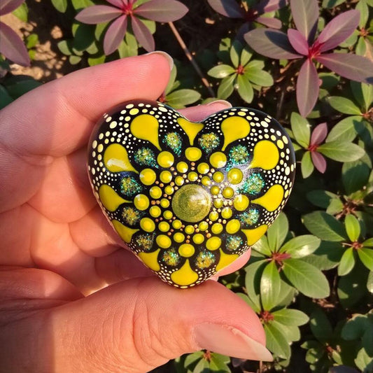 Petit Cœur Mandala Pointillisme Vert Jaune Pailleté Doré – Pierre Méditation