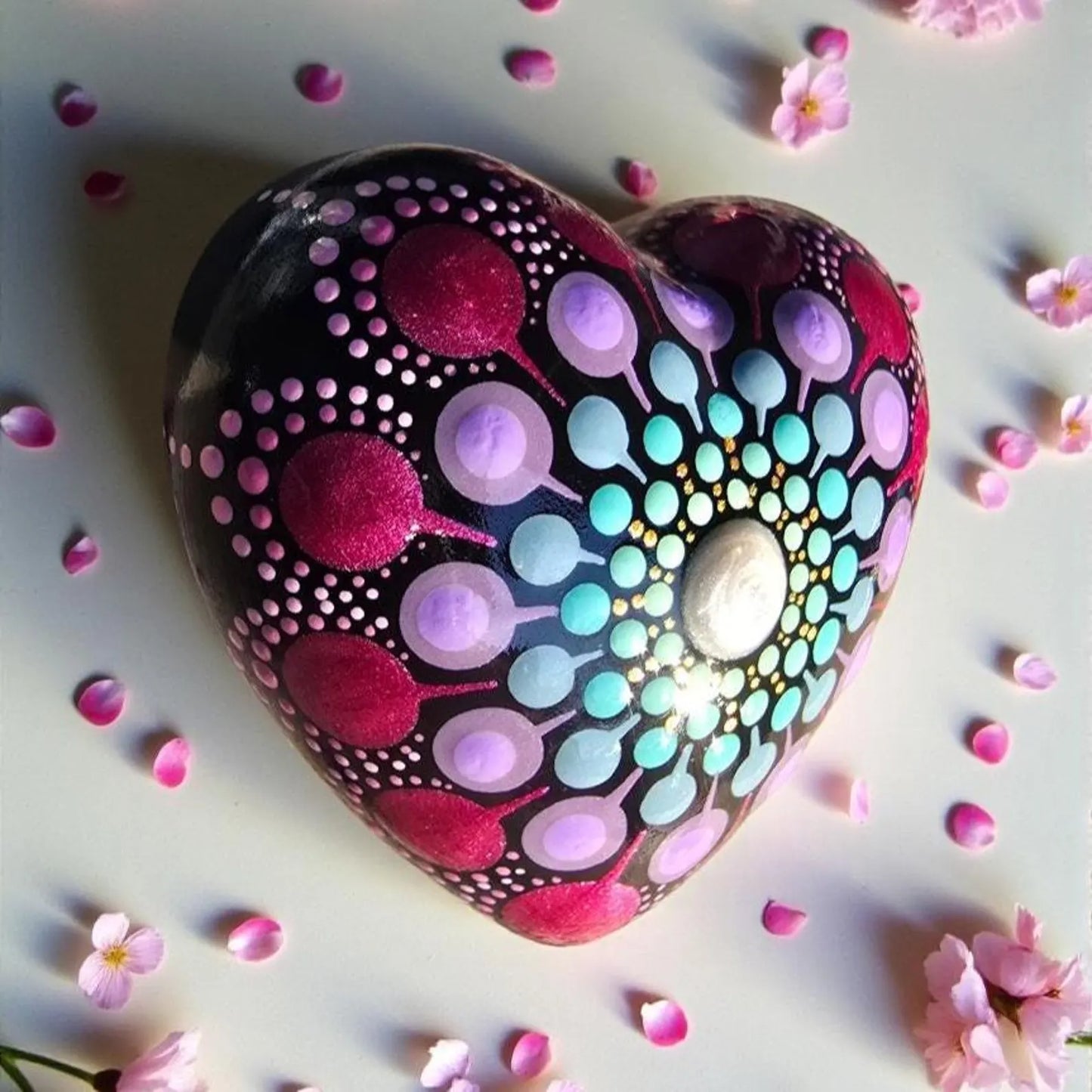 Petit Cœur Mandala Pointillisme Vert d'Eau Mauve Fuchsia – Pierre Méditation