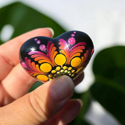 Petit coeur mandala orangé/fuchsia en plâtre résine