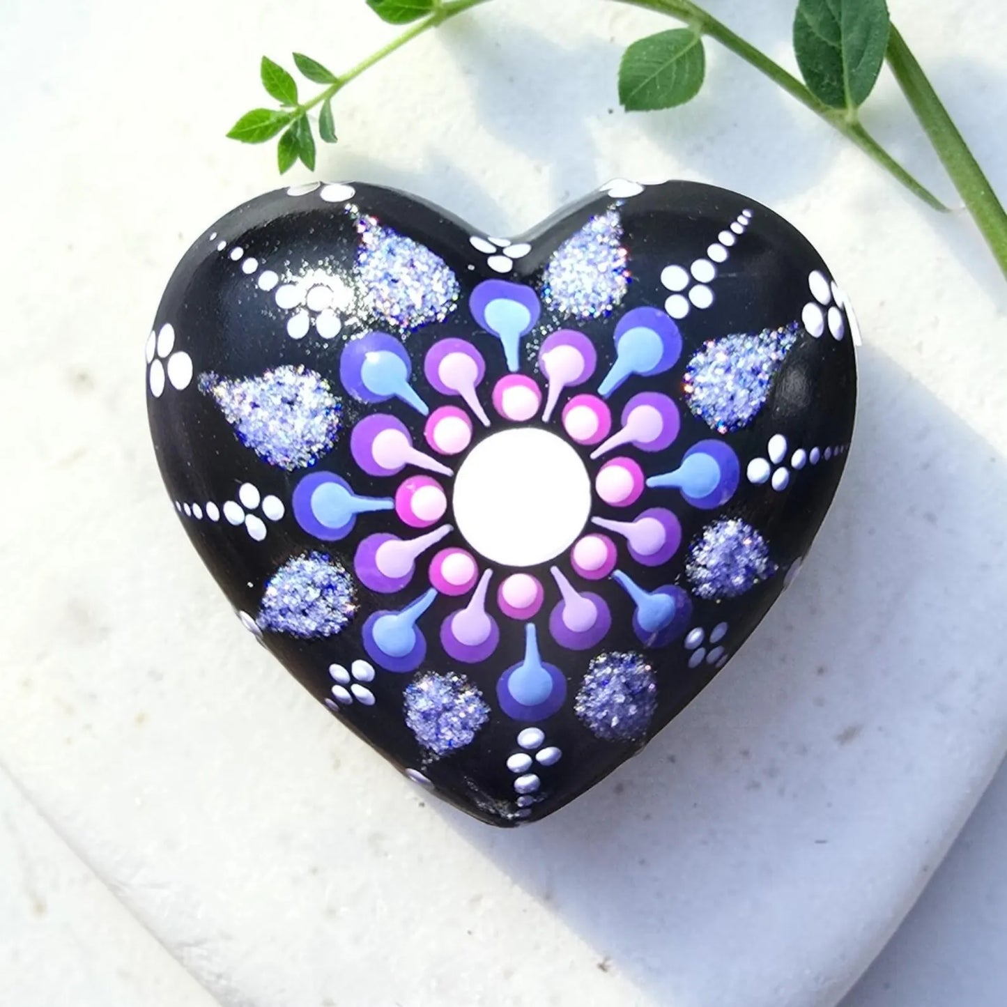 Petit coeur violet et mauve pailleté – Pierre Méditation Fait Main