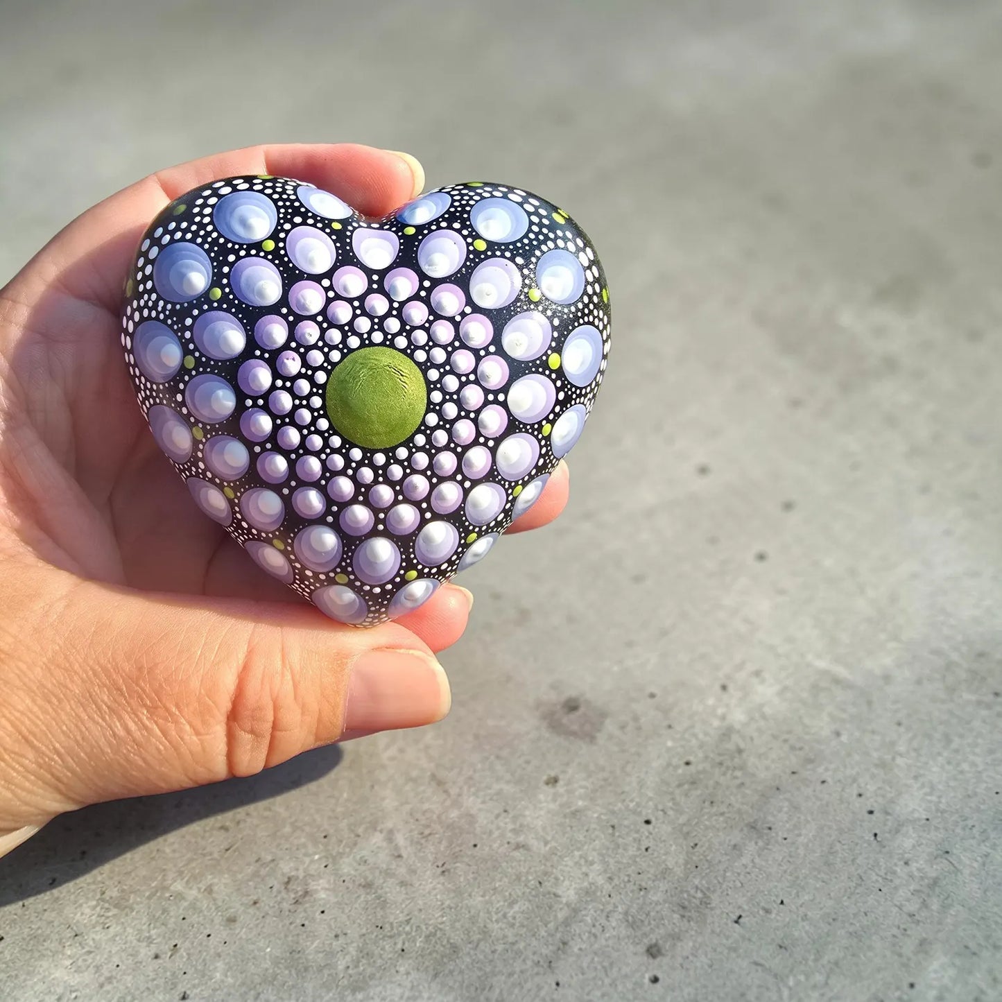 Pierre mandala en forme de cœur mandala bronze et mauve