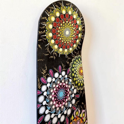 Planche skateboard décoratif à accrocher- mandala en pointillisme- Art mural peint à la main