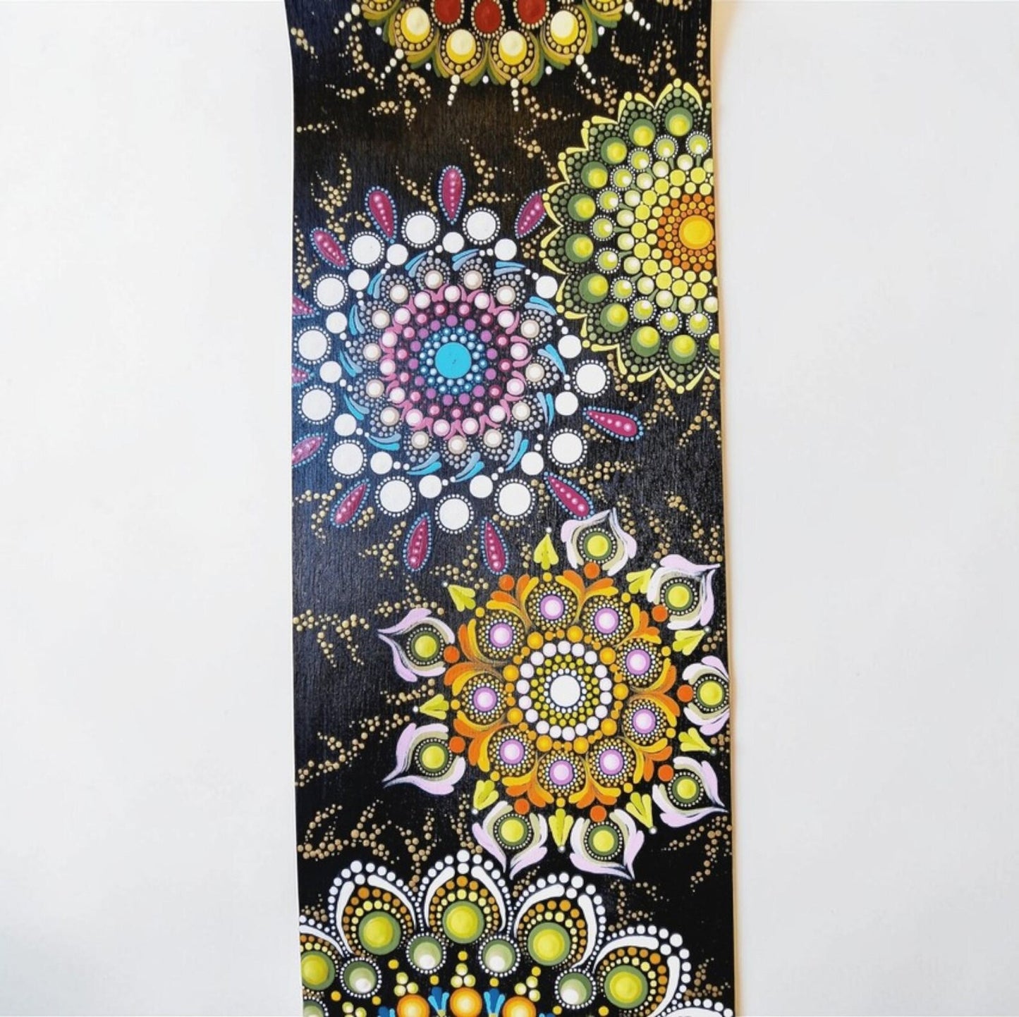 Planche skateboard décoratif à accrocher- mandala en pointillisme- Art mural peint à la main