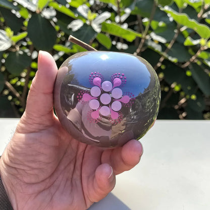 Pomme gris/taupe brillant mandala rose, fuchsia et violet en pointillisme