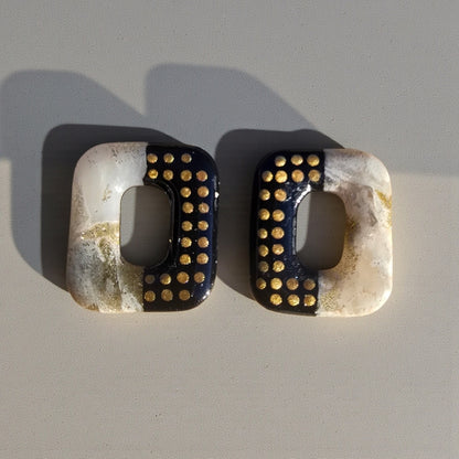 Pampilles rectangulaires en pâte polymère – blanc marbré et noir pointillisme doré