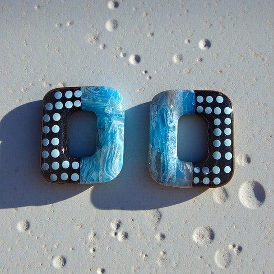 Pampilles rectangulaires en pâte polymère – bleu marbré et noir pointillisme bleu