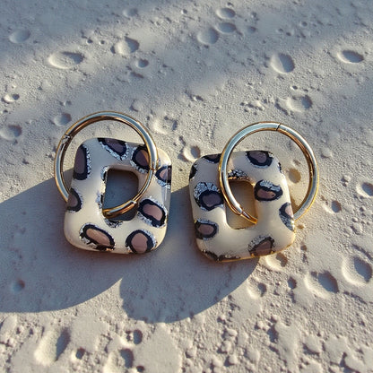 Boucles d’oreilles pampilles rectangulaires – Motif léopard clair