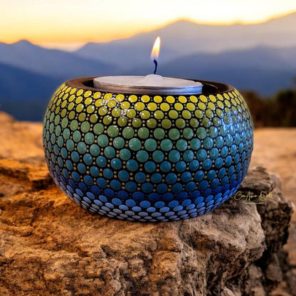 Bougeoir en bois peint en pointillisme vert et bleu