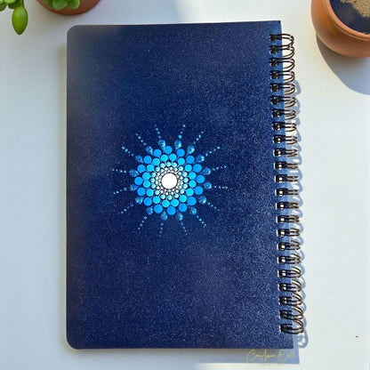 carnet personnalisé par des mandala peint bleu et blanc