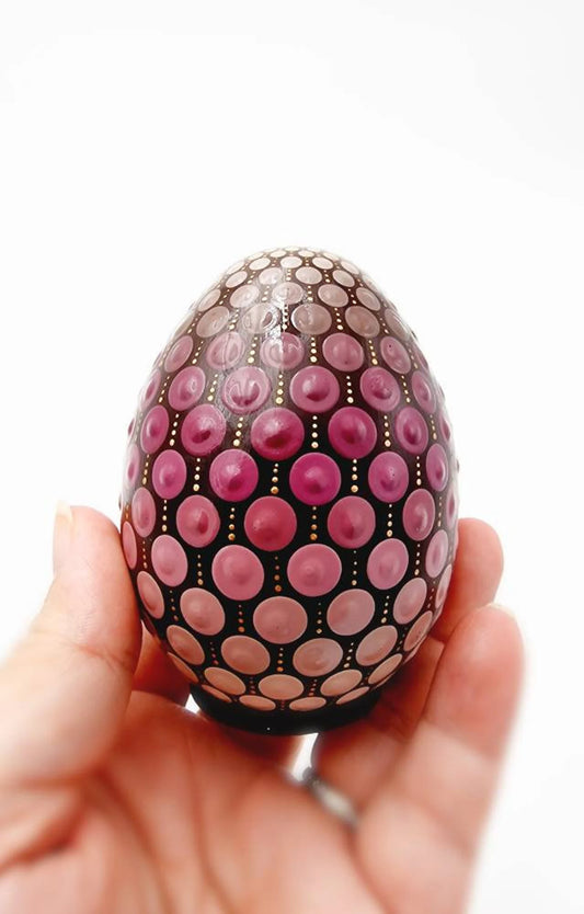 Œuf décoratif en plâtre résine – Dot Painting chocolat/framboise