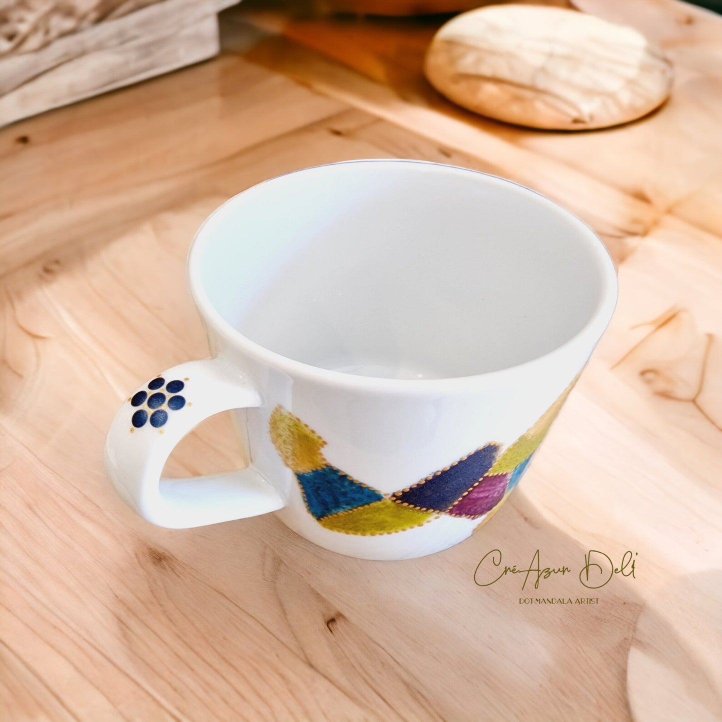Tasse en porcelaine blanche peinte à la main – Motif origami