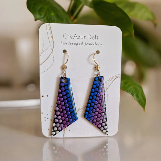 Boucles d’oreilles en bois violet, fuchsia & bleu – Peintes à la main, légères & hypoallergéniques (Copie)