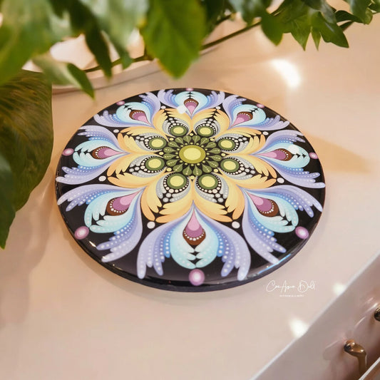 Plateau rond en bois avec mandala et résine époxy alimentaire – Décoration artisanale