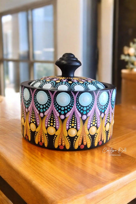 Boîte à bijoux en bois peinte à la main – Mandala en pointillisme orange, rose & bleu