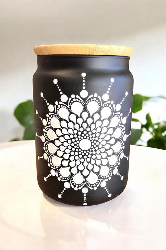 Bocal en verre noir 1,1 L – Mandala blanc peint à la main & couvercle bambou