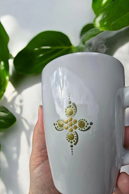 Mug blanc brillant mandala en pointillisme bronze