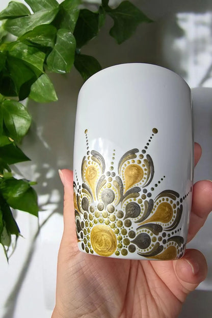 Mug blanc brillant mandala en pointillisme bronze