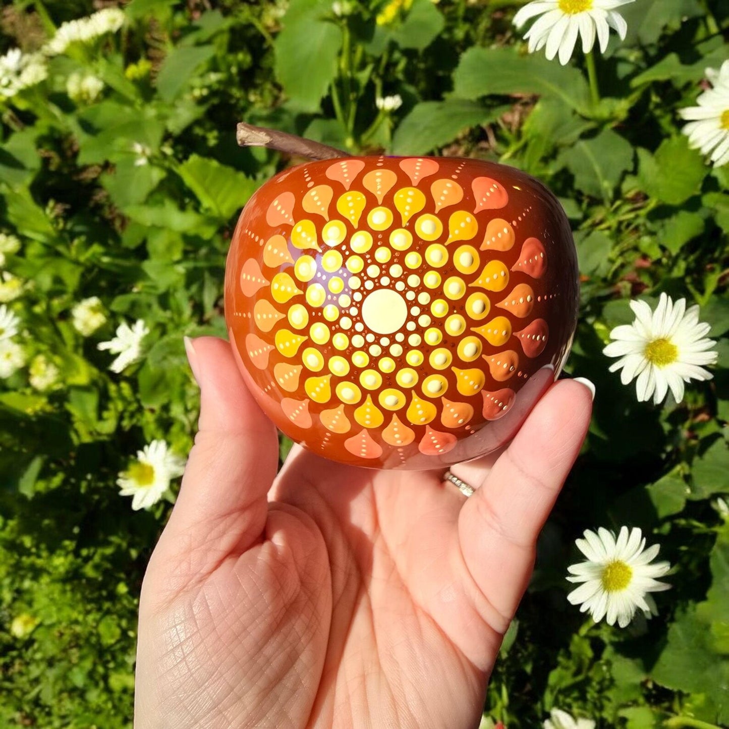 Pomme décorative terracotta mandala pointillisme orangé