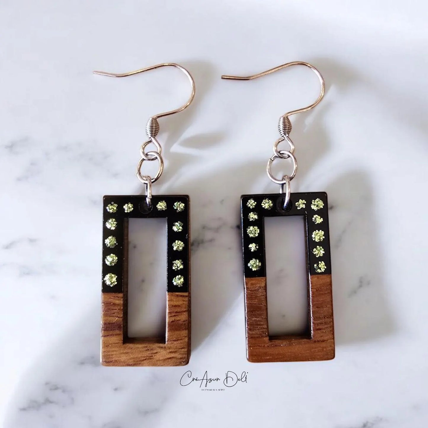 Boucles d’oreilles rectangulaires en bois vert pailleté – Création artisanale légère