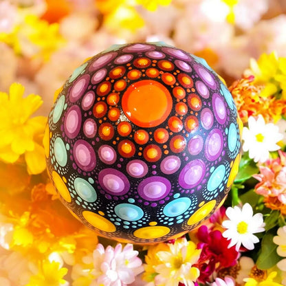 Œuf décoratif en plâtre résine– Peint à la main en dot painting multicolore