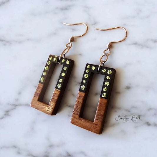 Boucles d’oreilles rectangulaires en bois vert pailleté – Création artisanale légère