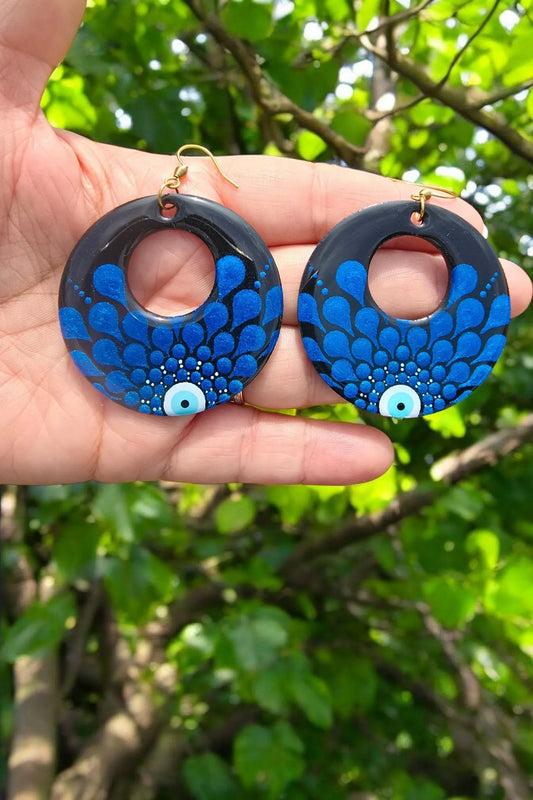 Boucles d’Oreilles en Bois Œil Grec Peintes à la Main – Pointillisme & Résine Brillante