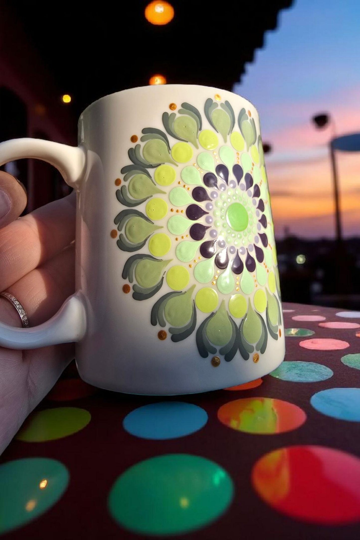 Mug blanc mandala pointillisme vert et prune
