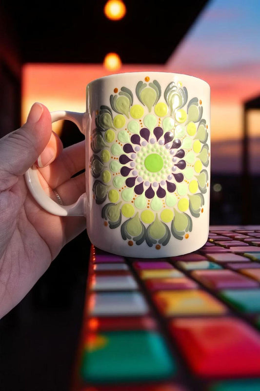 Mug blanc mandala pointillisme vert et prune