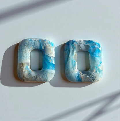 Boucles d’oreilles pampilles rectangulaires en pâte polymère – bleu marbré