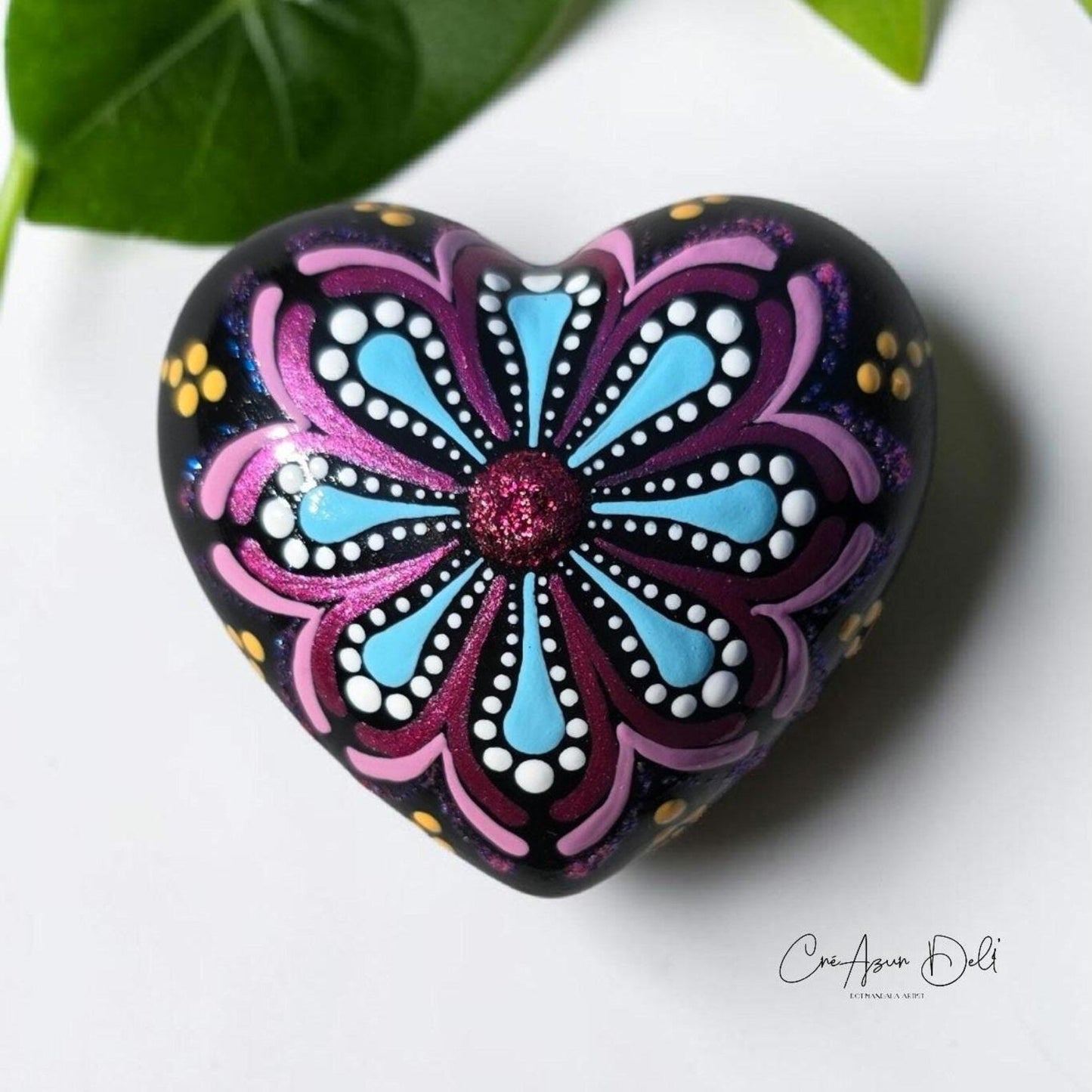 Petit coeur mandala bleu/fuchsia/orange en plâtre résine