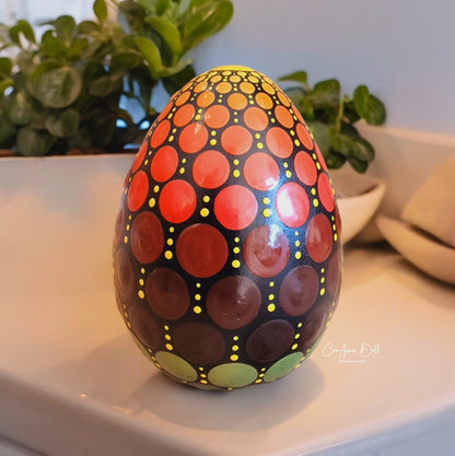 Petit oeuf décoratif en plâtre peint à la main- Dégradés de jaune, orange, marron et vert– Pointillisme artistique unique