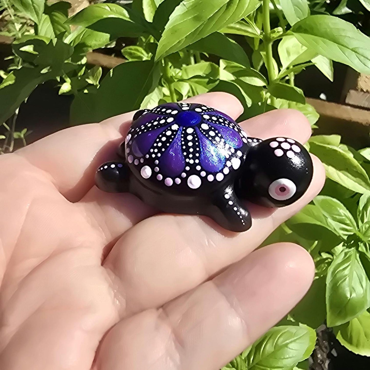 Petite tortue décorative en plâtre violet & rose