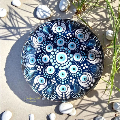 Pierre de méditation ou décorative mandala bleu et blanc - Oeil de protection