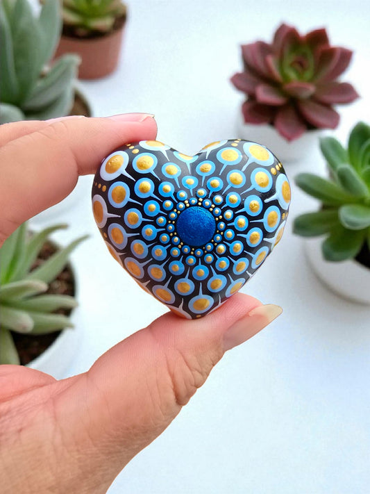 Petit coeur blanc mandala en pointillisme bleu et doré