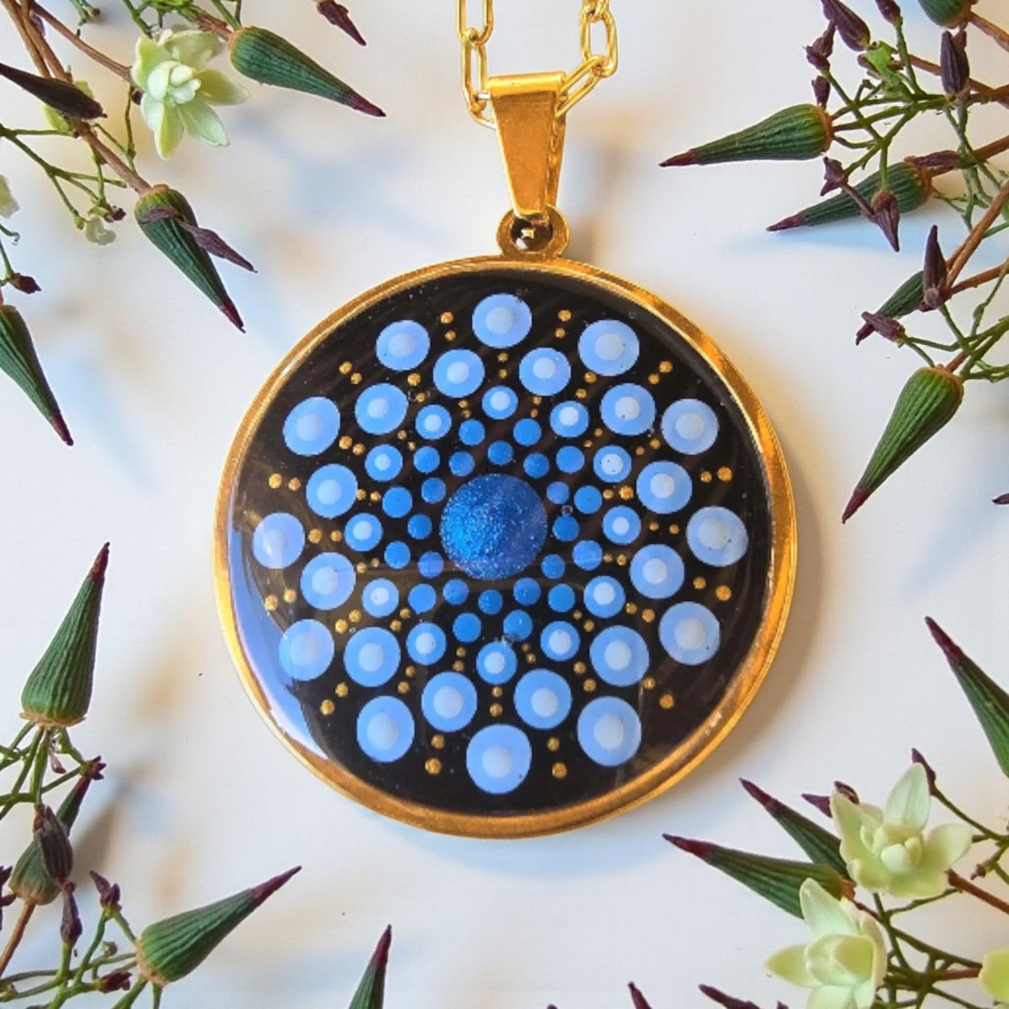 Collier Mandala bleu métallisé en acier inoxydable