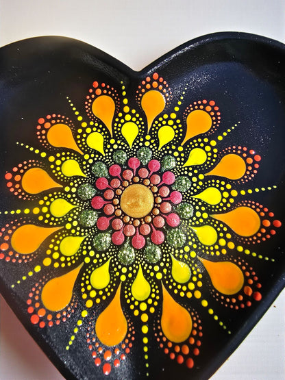Coupelle à bijoux cœur mandala jaune, orange, fuchsia, vert pailleté & doré en pointillisme