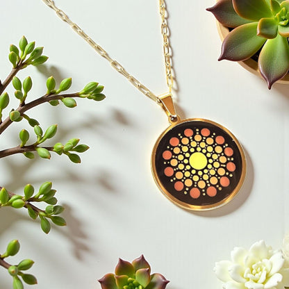 Collier Mandala orange en acier inoxydable