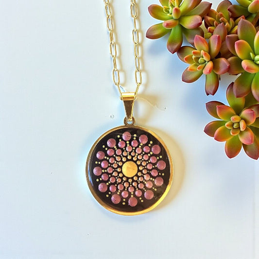 Collier Mandala fuchsia et doré en acier inoxydable