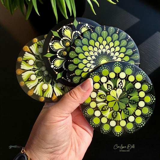 Dessous de verre mandala vert et doré en pointillisme – Bois & résine époxy