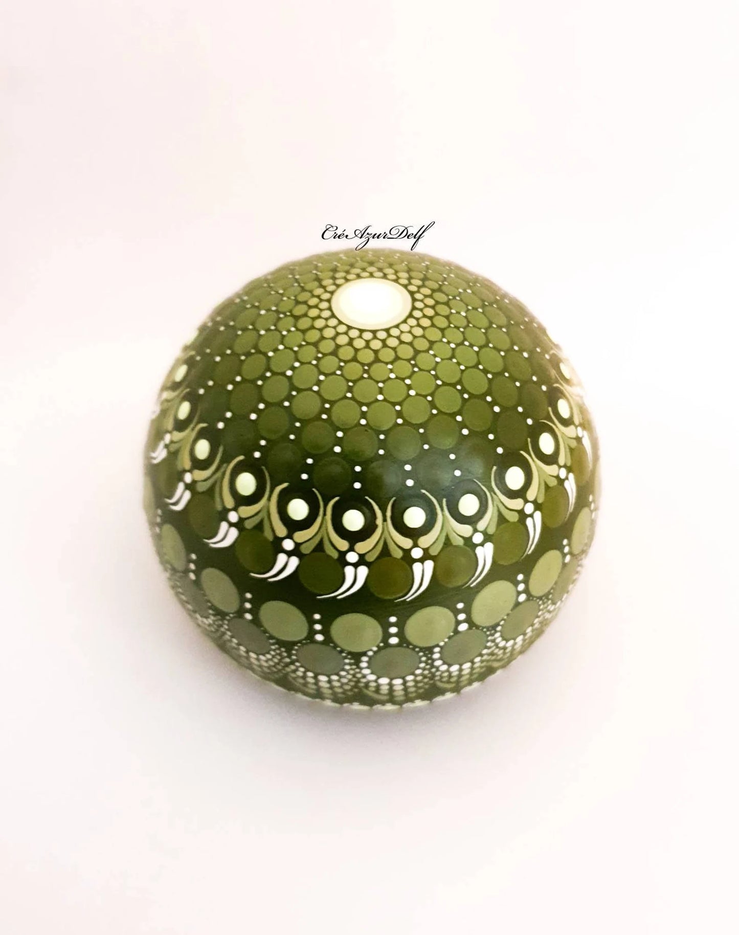 Sphère décorative en plâtre résine peinte à la main – Pointillisme vert et blanc sur fond noir