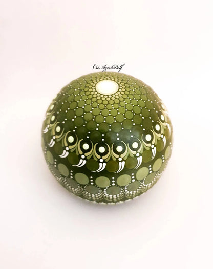 Sphère décorative en plâtre résine peinte à la main – Pointillisme vert et blanc sur fond noir