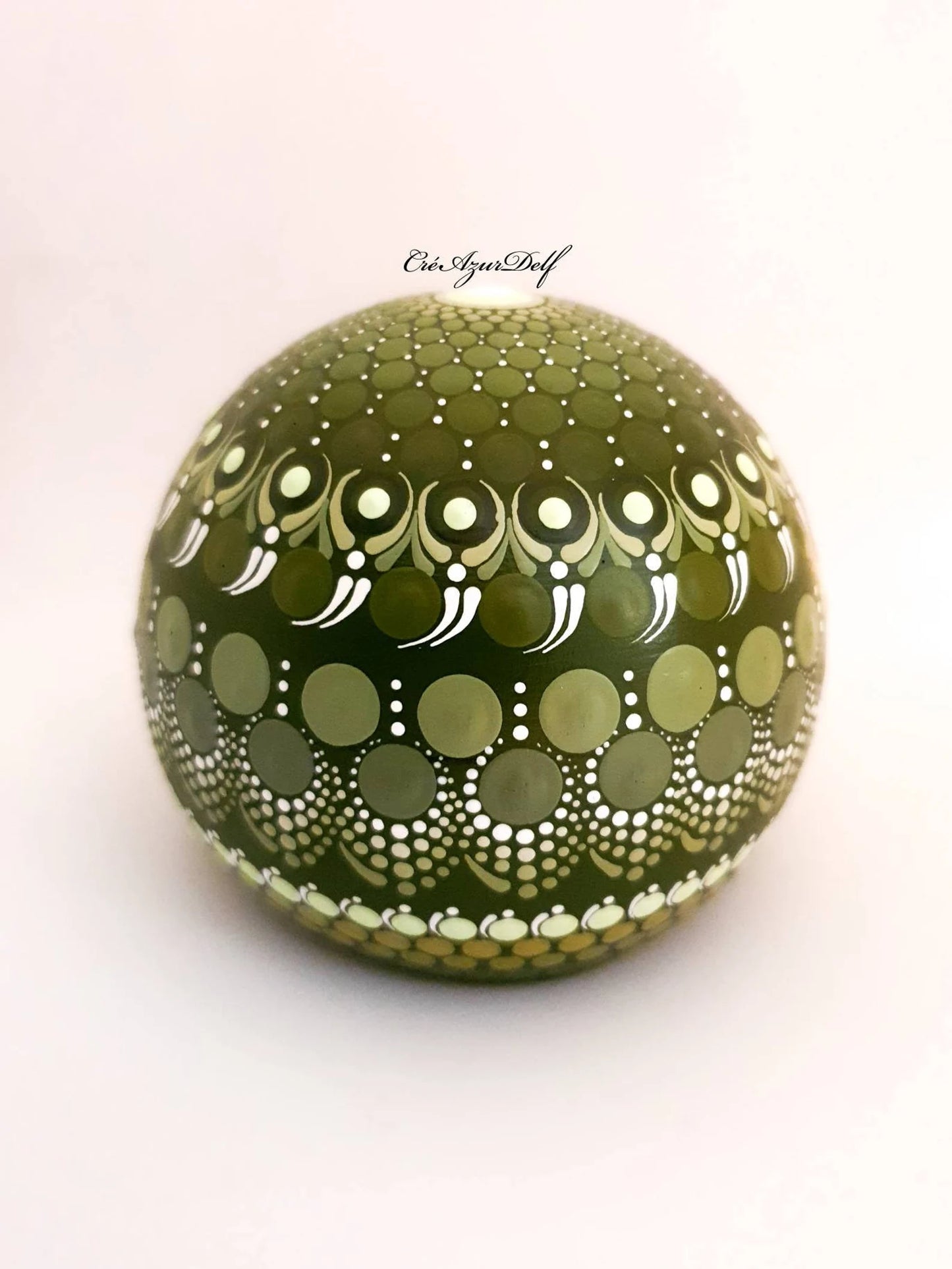 Sphère décorative en plâtre résine peinte à la main – Pointillisme vert et blanc sur fond noir